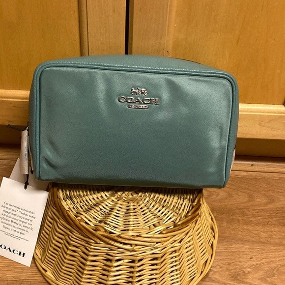 Coach Ellis cosmetic bag. - Picture 5 of 6